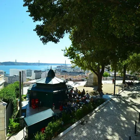 Cosy Bica Apartment Lisbon